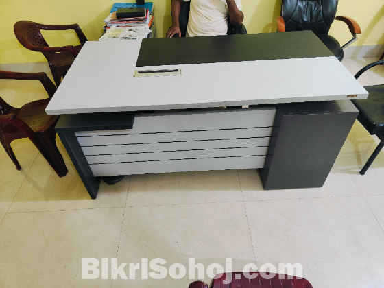 NADIA Manager table with side rack
